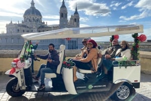 Madrid: Experiencia TukTuk Tour con Decoración de Feria Española