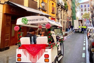 Madrid: Passeio de TukTuk com decorações de feiras espanholas