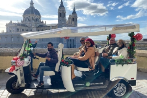 Madrid: Passeio de TukTuk com decorações de feiras espanholas