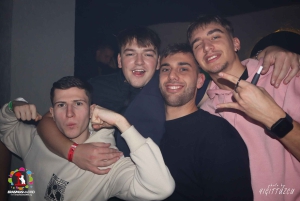 Pub crawl VIP à Madrid avec bière à volonté – Dites adieu à l'ordinaire !