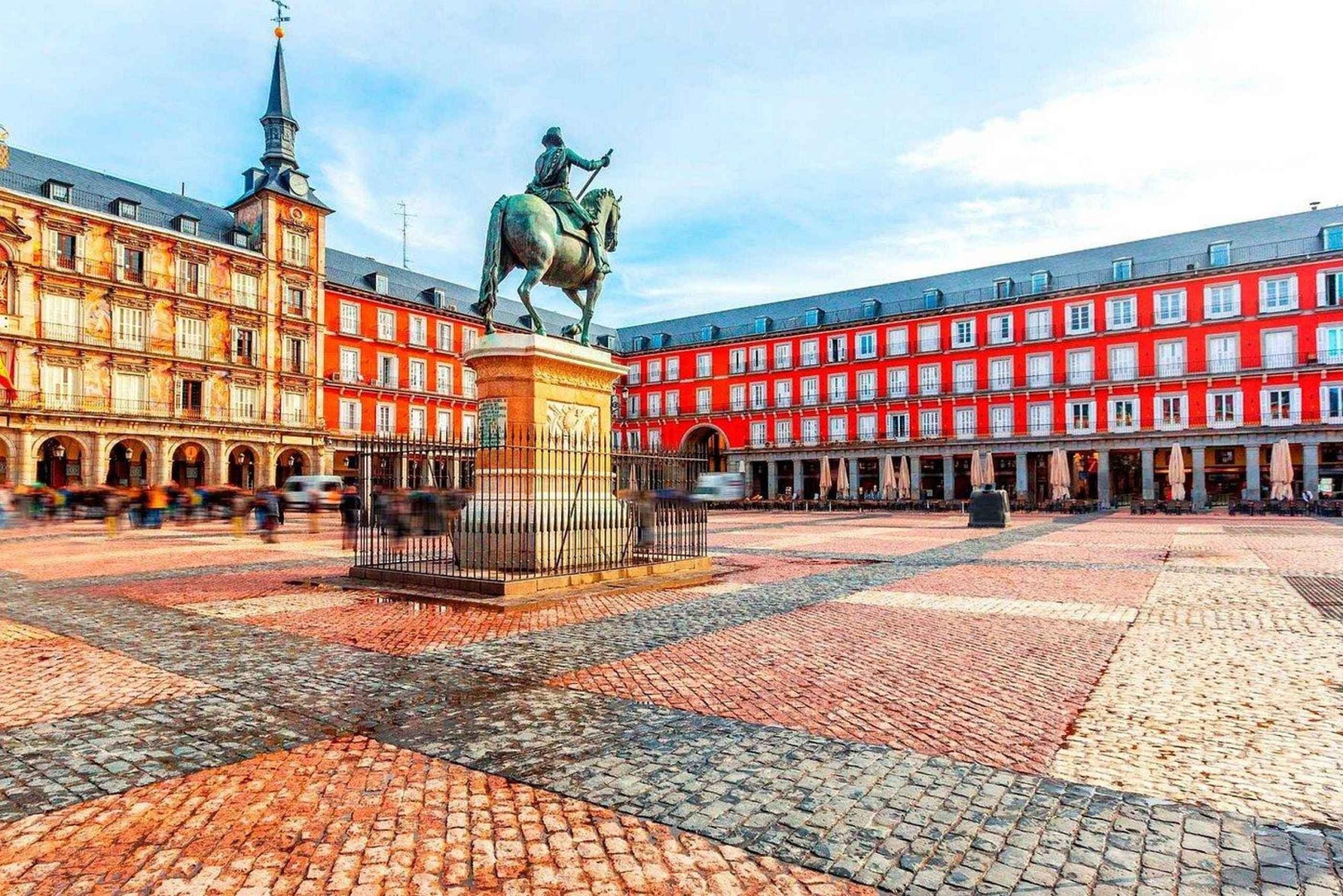 マドリード・ウォーキングツアー：ソル広場、マヨール広場、王宮、グラン・ビア通り