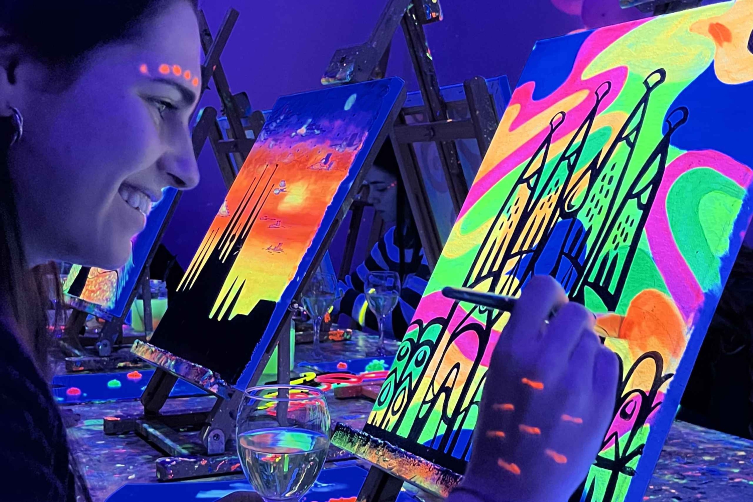 Madrid: Vin Gogh Glow Academy målar- och smuttkurser