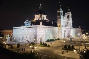 Tour notturno in tuk tuk a Madrid