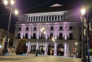 Tour notturno in tuk tuk a Madrid