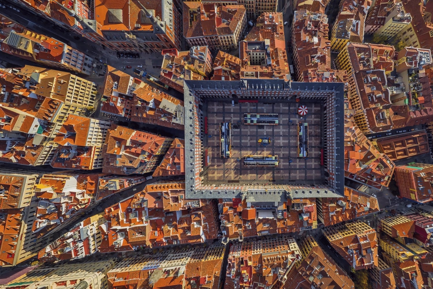 Oude wijk: Oostenrijkers, kathedraal en koninklijk paleis met lokale gidsen