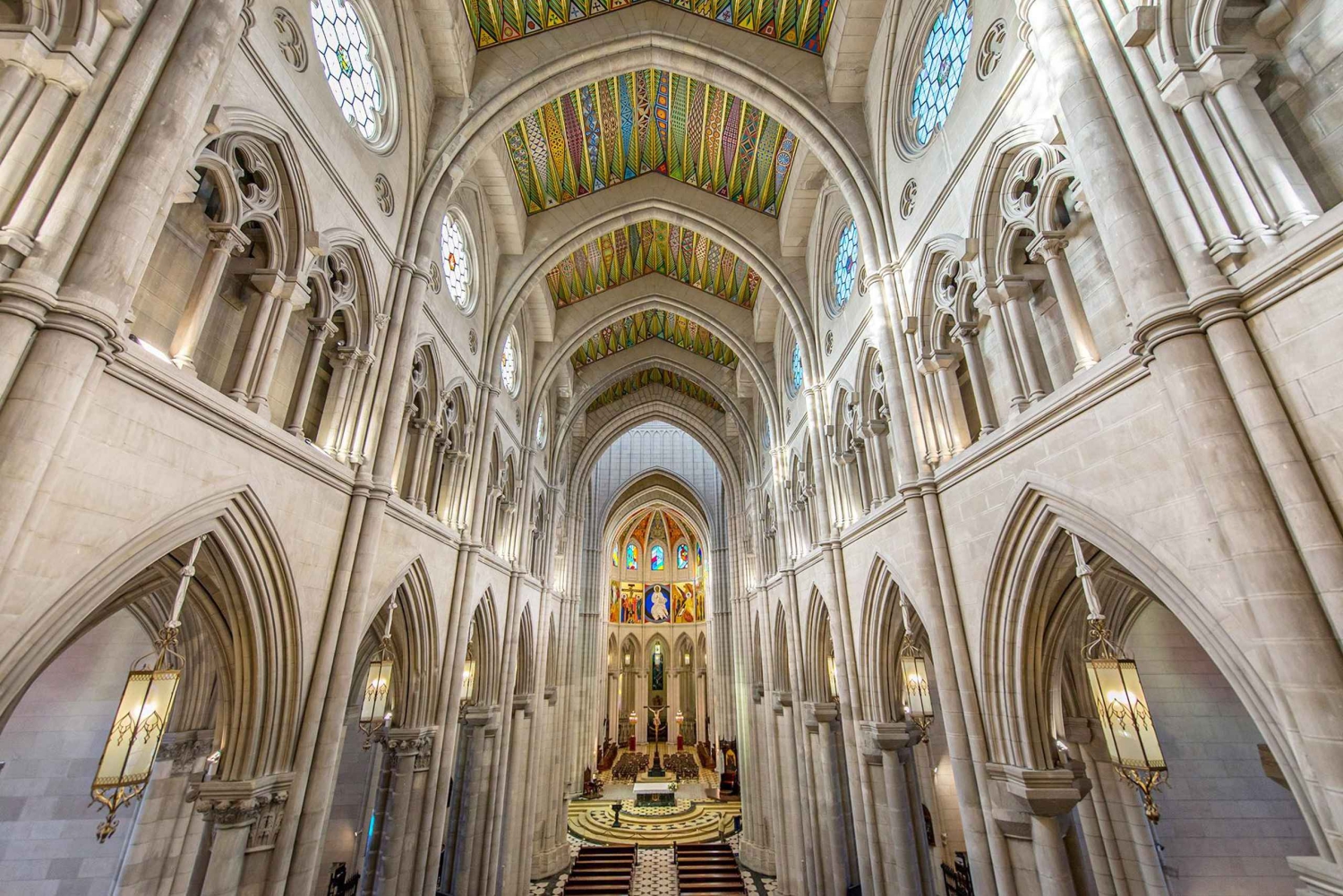 Oude wijk: Oostenrijkers, kathedraal en koninklijk paleis met lokale gidsen