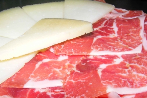 伝統的なマドリードの夜のタパスとドリンクツアー