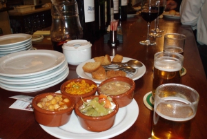 伝統的なマドリードの夜のタパスとドリンクツアー