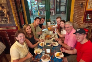 伝統的なマドリードの夜のタパスとドリンクツアー