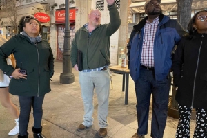 伝統的なマドリードの夜のタパスとドリンクツアー