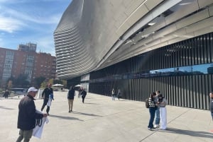 Частный тур в TukTk Madrid: стадион «Бернабеу» и посещение пивоварни Plaza Mahou