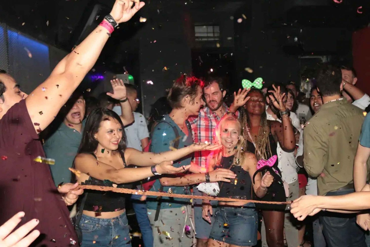 Madryt: Bar Crawl z przewodnikiem z drinkami i wejściem do klubu nocnego