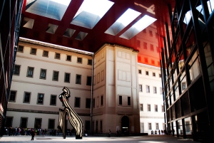 Muzeum Reina Sofía – zwiedzanie z przewodnikiem w języku włoskim z zniżką rodzinną.