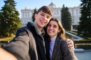 Tour privato a piedi della Madrid reale: palazzi e piazze