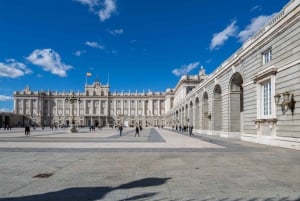 Royal Palace of Madrid: Private tour with entrance included