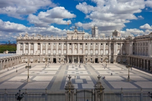 Royal Palace of Madrid: Private tour with entrance included