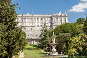 Royal Palace of Madrid: Private tour with entrance included
