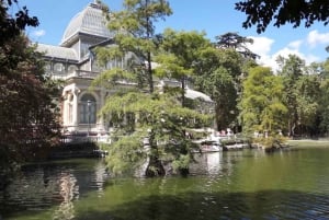 Royal Palace of Madrid Skip-the-Line and Retiro Park Tour