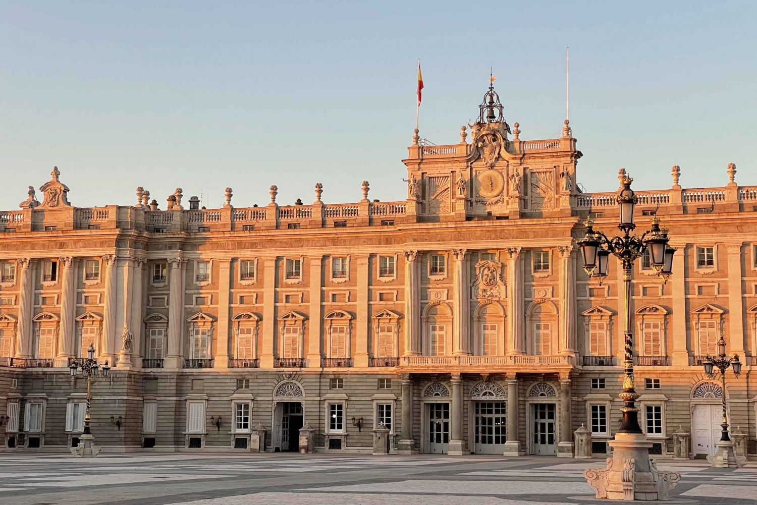 Madrid: Byvandring og hopp over køen omvisning i kongepalasset