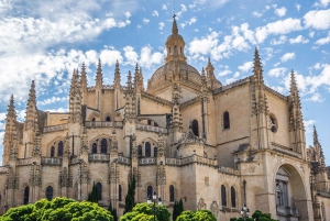 Segovia bezichtiging met gids, Alcazar & wandeling met hogesnelheidstrein