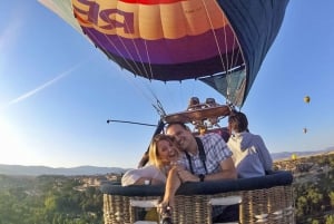 Segovia: Varmluftsballongflygning med valfri 3-rätters lunch