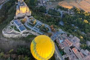 Segóvia: Voo de balão de ar quente com piquenique e cava
