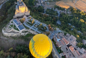 Segovia: Flytur i varmluftsballong med piknik og cava