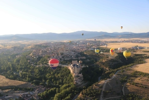 Segovia: Flytur i varmluftsballong med piknik og cava
