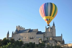 Segovia: Private Balloon Ride for 2 with Cava and Breakfast