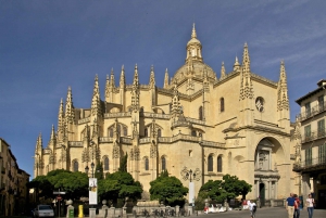 Z Madrytu: wycieczka z przewodnikiem po Segowii z wstępem do katedry