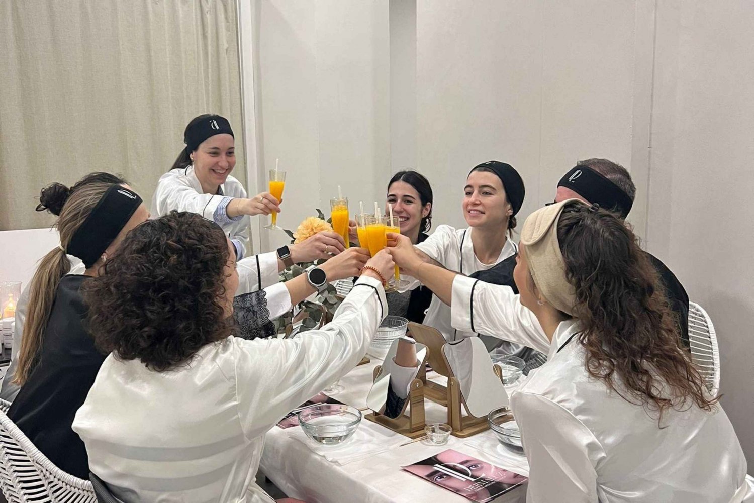 Sevilla: Beauty party, snack and drinks with friends