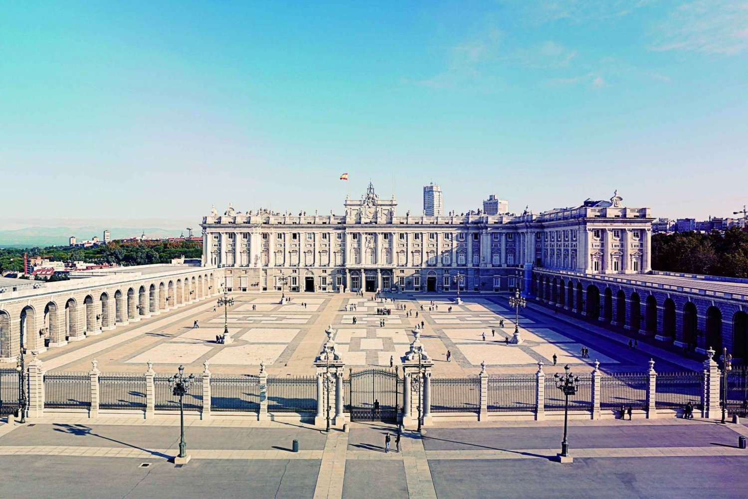 Madrid: Kuninkaallinen palatsi Opastettu kierros pääsylipun kanssa