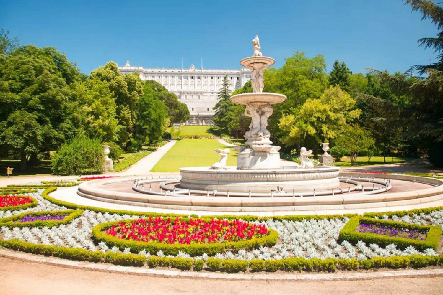 Madrid: Tour pomeridiano del Palazzo Reale con ingresso salta la fila
