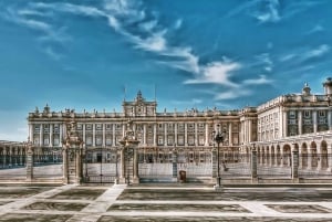 Tour semi-privato del Palazzo Reale di Madrid con ingresso prioritario, massimo 8 persone