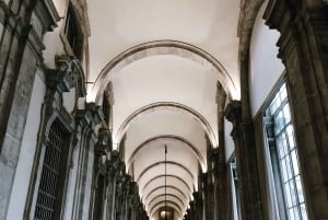 Tour semi-privato del Palazzo Reale di Madrid con ingresso prioritario, massimo 8 persone