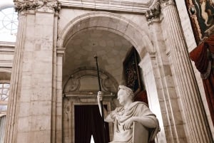 Tour semi-privato del Palazzo Reale di Madrid con ingresso prioritario, massimo 8 persone