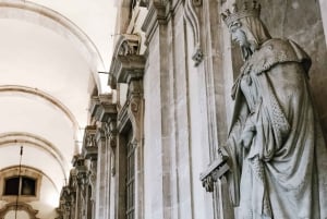 Tour semi-privato del Palazzo Reale di Madrid con ingresso prioritario, massimo 8 persone