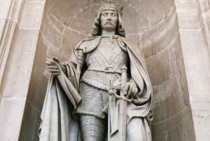 Tour semi-privato del Palazzo Reale di Madrid con ingresso prioritario, massimo 8 persone