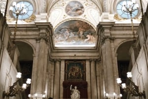 Tour semi-privato del Palazzo Reale di Madrid con ingresso prioritario, massimo 8 persone