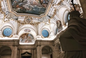 Tour semi-privato del Palazzo Reale di Madrid con ingresso prioritario, massimo 8 persone