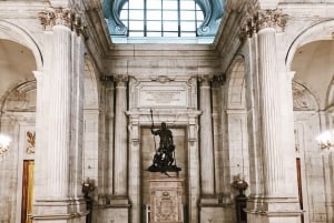 Tour semi-privato del Palazzo Reale di Madrid con ingresso prioritario, massimo 8 persone