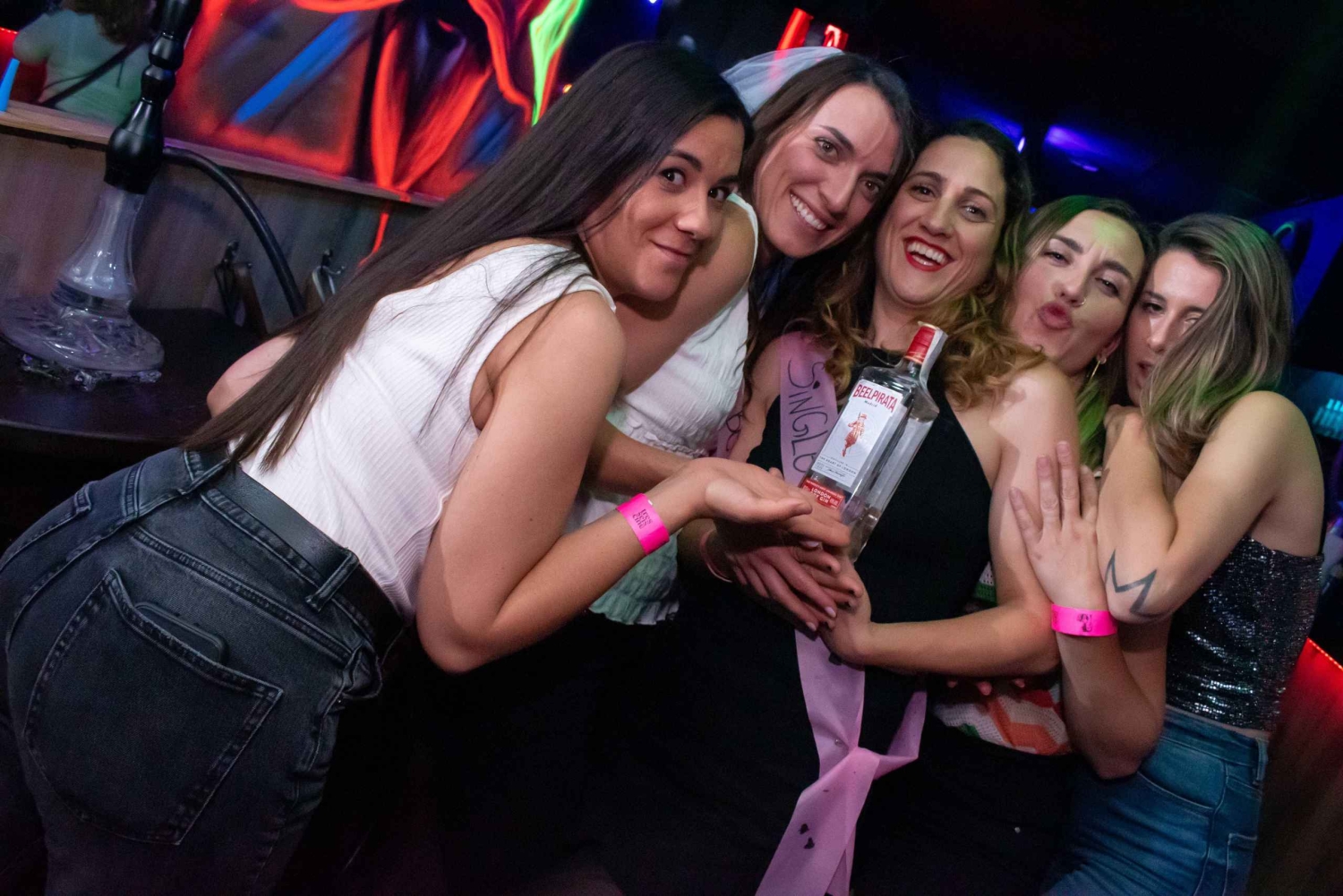 Tour in 2 Pubs und 2 Diskotheken in Madrid mit Getränken inklusive.