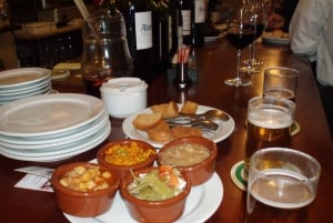 Traditionel aften i Madrid med tapas og drinks
