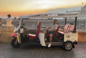 Tuk Tuk Tour with Wine Test in Madrid