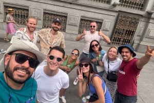 Tuk Tuk Tour with Wine Test in Madrid