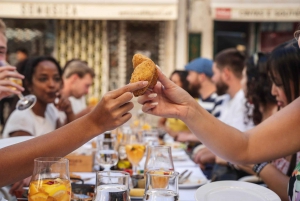 Madrid: Tapas Crawl Food Tour med 6 tapas og 4 drinker