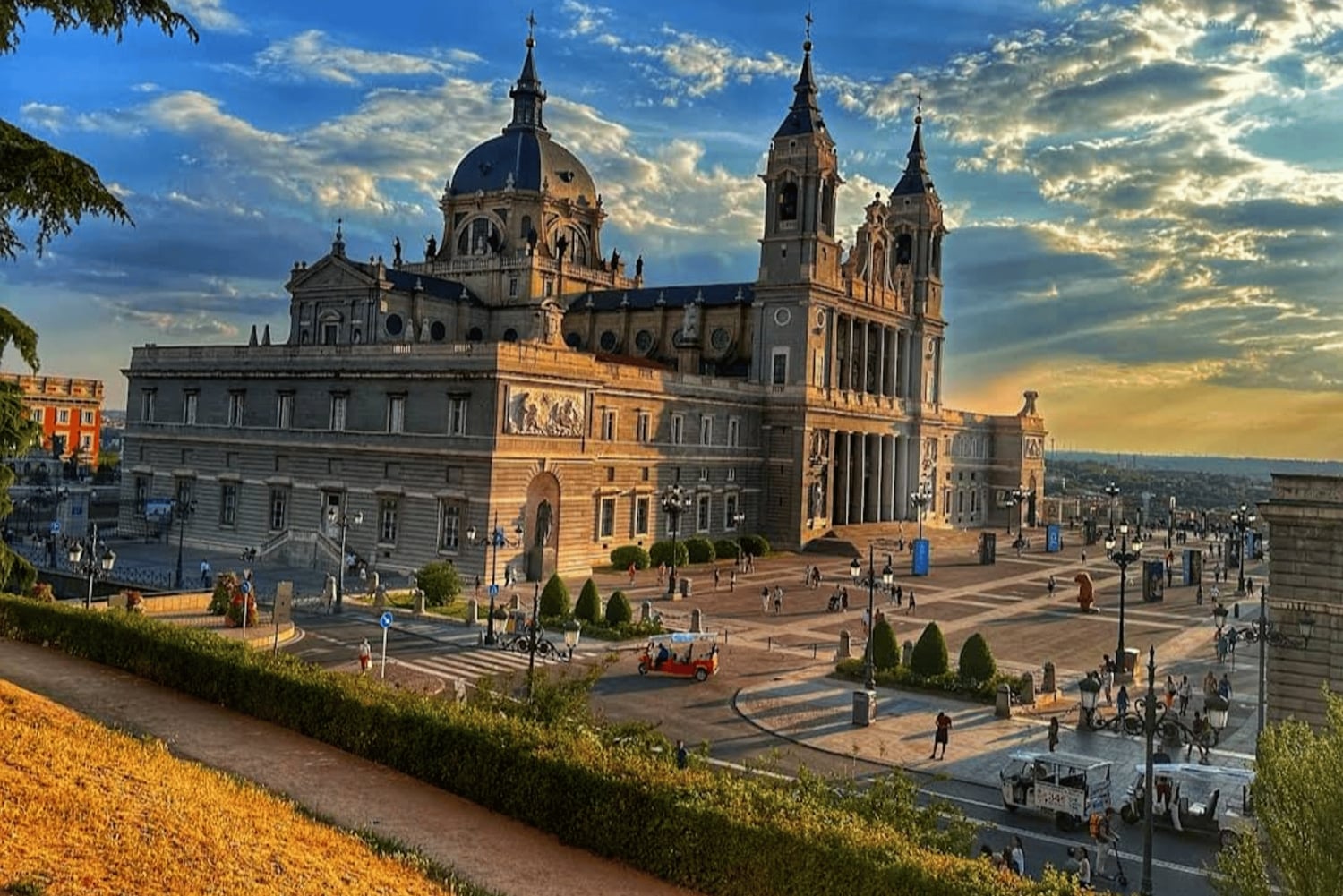 ウォーキングツアーでマドリードの秘密を解き明かしましょう