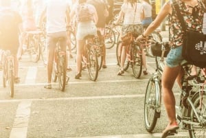 Epätavallinen Madrid-kierros pyörällä tai sähköpyörällä & piilotetut helmet