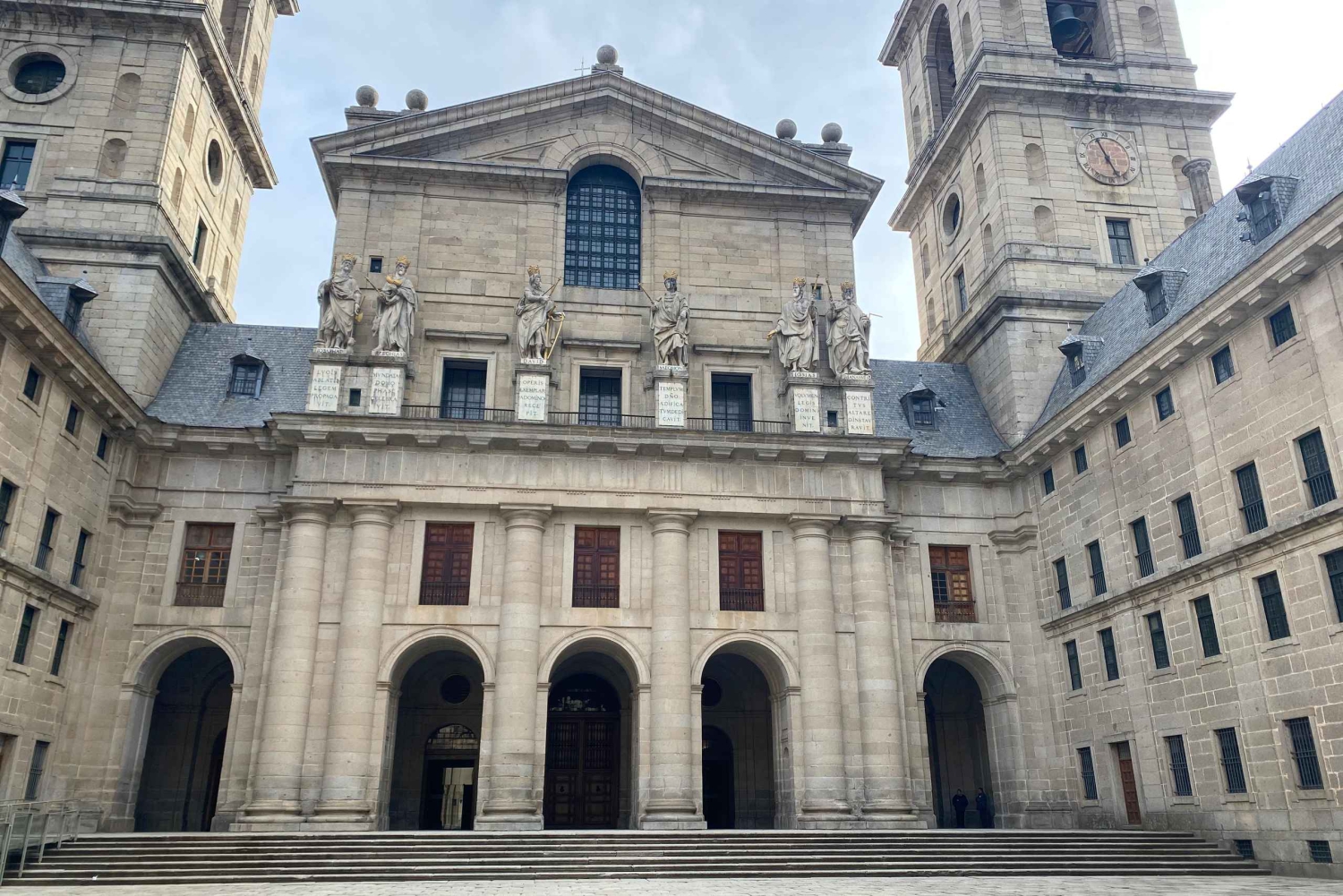 VIP: Monasterio de El Escorial visita privada con traslado desde Madrid