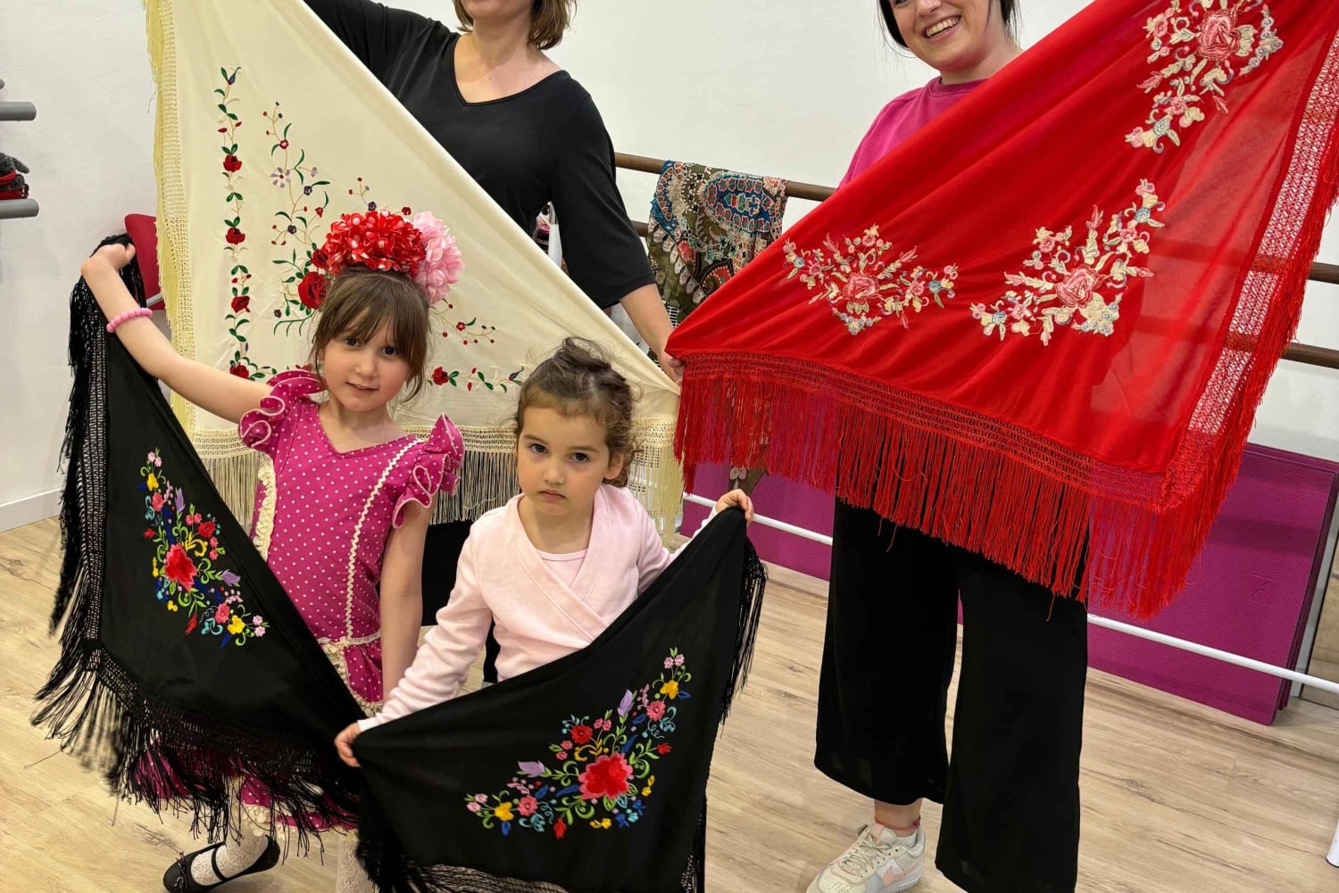 45 minutes flamenco dance class for family in Málaga